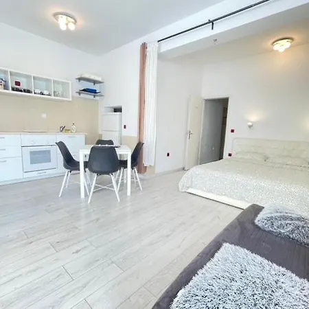 Апартаменты Labirint King Медулин